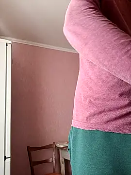 Snapshot of Pineapple04 chatting on 10.21.25 Pineapple04 online show from 10.21.25