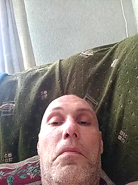 Snapshot of Pineapple04 chatting on 10.23.25 Pineapple04 online show from 10.23.25