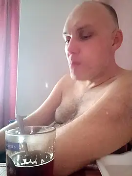 Snapshot of Pineapple04 chatting on 10.27.25 Pineapple04 online show from 10.27.25