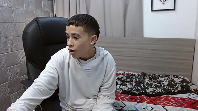 Xavii18 online show from 02.15.25