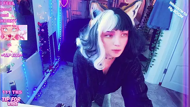 Snapshot of Toxic_Ellies chatting on 12.18.24 Toxic Ellies online show from 12.18.24