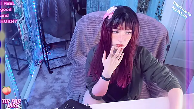 Snapshot of Toxic_Ellies chatting on 02.25.25 Toxic Ellies online show from 02.25.25