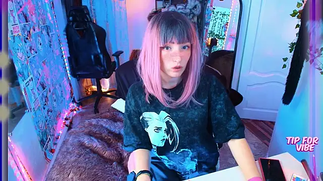 Snapshot of Toxic_Ellies chatting on 03.22.25 Toxic Ellies online show from 03.22.25