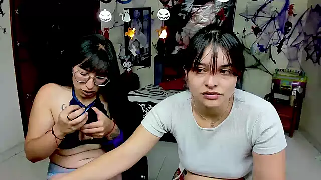 Snapshot of jeyloveebony chatting on 10.28.25 jeyloveebony online show from 10.28.25