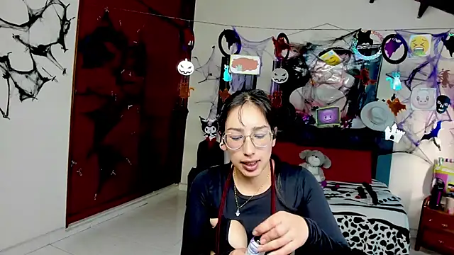 Snapshot of jeyloveebony chatting on 10.30.25 jeyloveebony online show from 10.30.25