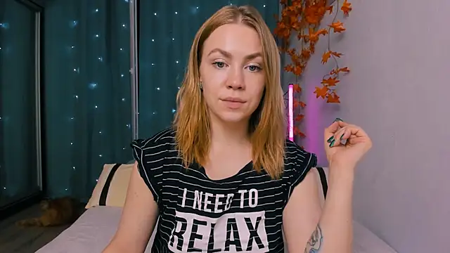 Snapshot of InsatiableFoxX chatting on 09.19.25 InsatiableFoxX online show from 09.19.25