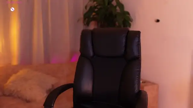 Snapshot of sammy_laszlow chatting on 10.10.25 sammy laszlow online show from 10.10.25