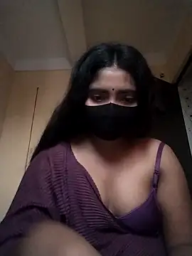 Snapshot of Lina-Rose chatting on 10.11.25 Lina-Rose online show from 10.11.25