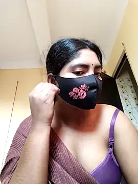 Snapshot of Lina-Rose chatting on 10.14.25 Lina-Rose online show from 10.14.25