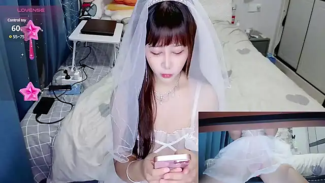 Snapshot of Angelababy001 chatting on 12.04.24 Angelababy001 online show from 12.04.24