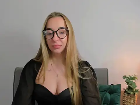 Snapshot of AriaDesire chatting on 01.12.25 AriaDesire online show from 01.12.25