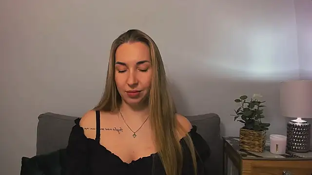 Snapshot of AriaDesire chatting on 01.30.25 AriaDesire online show from 01.30.25