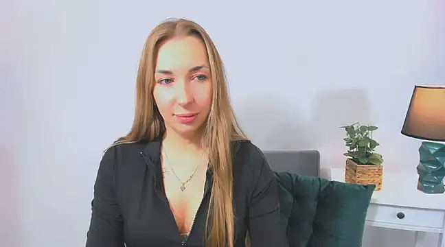 Snapshot of AriaDesire chatting on 03.08.25 AriaDesire online show from 03.08.25