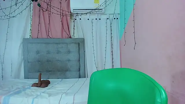 Snapshot of valentina_0_ chatting on 09.23.25 valentina 0 online show from 09.23.25