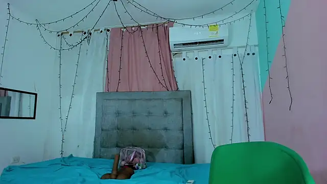 Snapshot of valentina_0_ chatting on 10.21.25 valentina 0 online show from 10.21.25