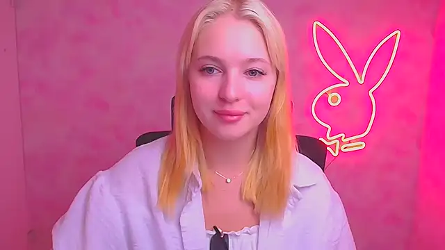 Snapshot of Milka_kiss_ chatting on 09.16.25 Milka kiss  online show from 09.16.25