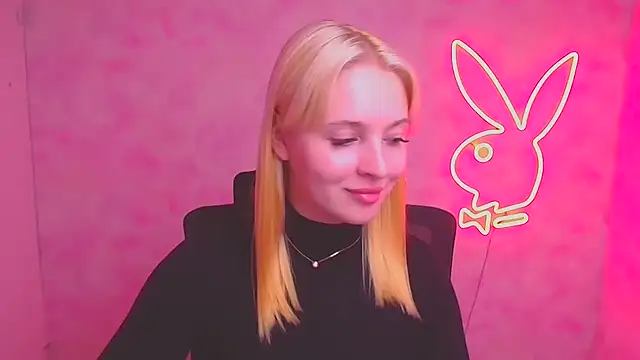 Snapshot of Milka_kiss_ chatting on 09.18.25 Milka kiss  online show from 09.18.25