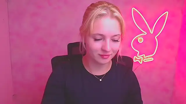 Snapshot of Milka_kiss_ chatting on 09.20.25 Milka kiss  online show from 09.20.25