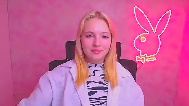 Snapshot of Milka_kiss_ chatting on 09.22.25 Milka kiss  online show from 09.22.25