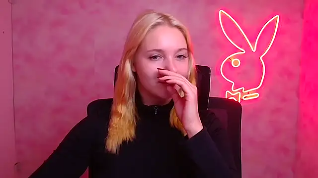 Snapshot of Milka_kiss_ chatting on 09.24.25 Milka kiss  online show from 09.24.25