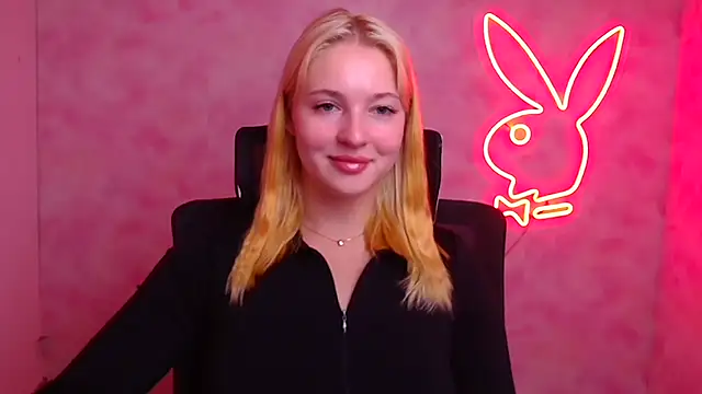 Snapshot of Milka_kiss_ chatting on 09.25.25 Milka kiss  online show from 09.25.25