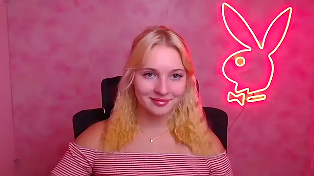 Snapshot of Milka_kiss_ chatting on 09.27.25 Milka kiss  online show from 09.27.25