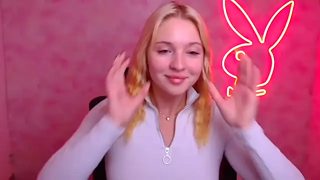 Snapshot of Milka_kiss_ chatting on 09.30.25 Milka kiss  online show from 09.30.25