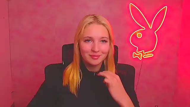 Snapshot of Milka_kiss_ chatting on 10.02.25 Milka kiss  online show from 10.02.25