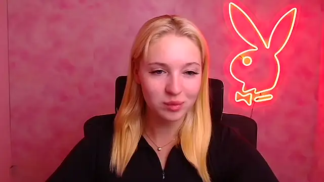 Snapshot of Milka_kiss_ chatting on 10.03.25 Milka kiss  online show from 10.03.25