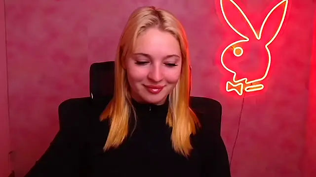 Snapshot of Milka_kiss_ chatting on 10.04.25 Milka kiss  online show from 10.04.25