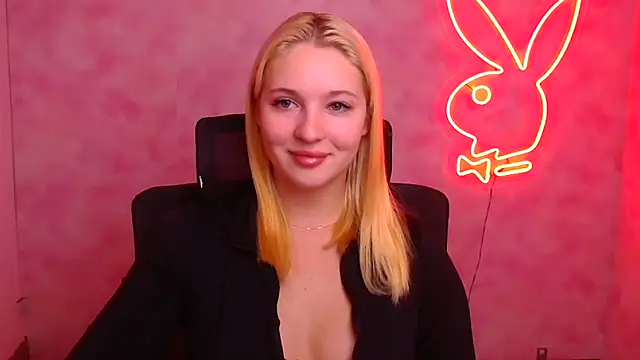 Snapshot of Milka_kiss_ chatting on 10.06.25 Milka kiss  online show from 10.06.25