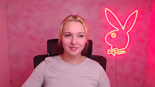 Snapshot of Milka_kiss_ chatting on 10.09.25 Milka kiss  online show from 10.09.25