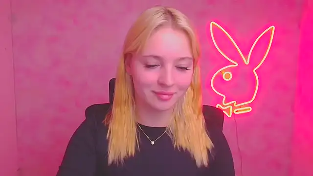 Snapshot of Milka_kiss_ chatting on 10.10.25 Milka kiss  online show from 10.10.25