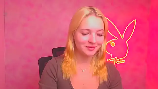 Snapshot of Milka_kiss_ chatting on 10.17.25 Milka kiss  online show from 10.17.25