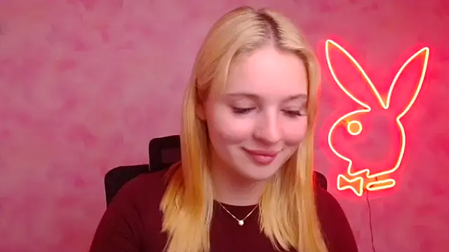 Snapshot of Milka_kiss_ chatting on 10.21.25 Milka kiss  online show from 10.21.25