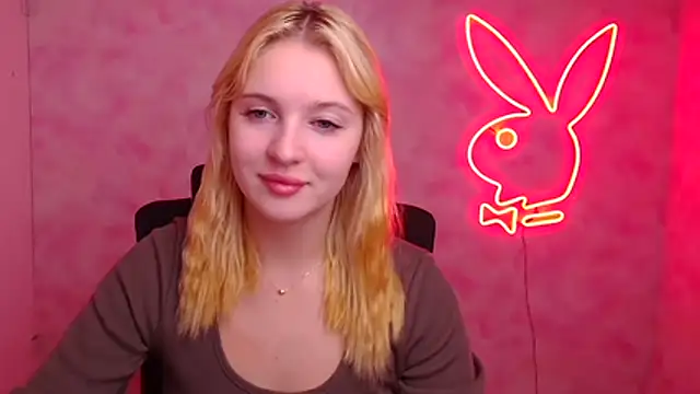 Snapshot of Milka_kiss_ chatting on 10.24.25 Milka kiss  online show from 10.24.25