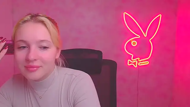 Snapshot of Milka_kiss_ chatting on 10.25.25 Milka kiss  online show from 10.25.25