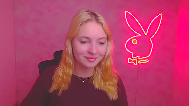 Snapshot of Milka_kiss_ chatting on 10.27.25 Milka kiss  online show from 10.27.25