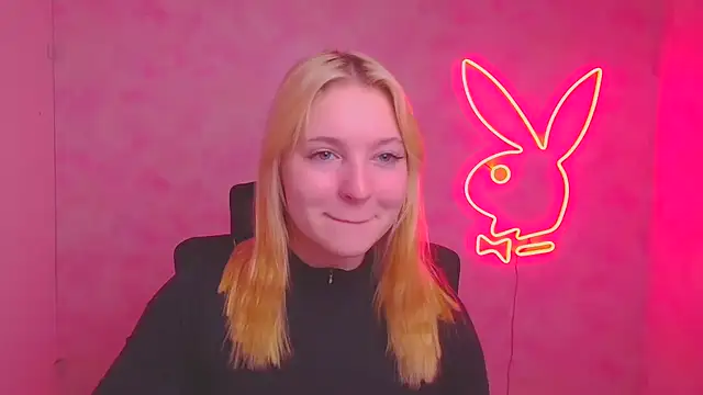 Snapshot of Milka_kiss_ chatting on 10.28.25 Milka kiss  online show from 10.28.25