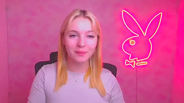 Snapshot of Milka_kiss_ chatting on 10.30.25 Milka kiss  online show from 10.30.25