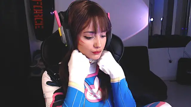 Snapshot of liz-beths chatting on 09.27.25 liz-beths online show from 09.27.25