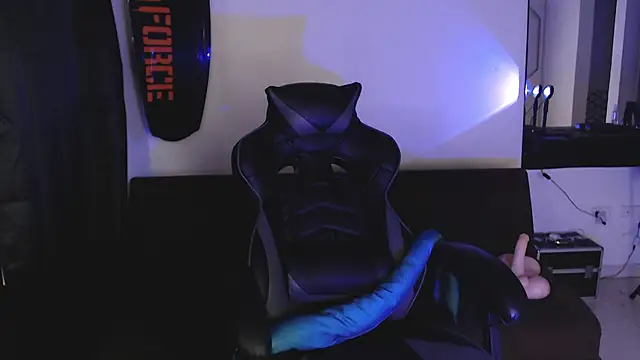 Snapshot of liz-beths chatting on 10.20.25 liz-beths online show from 10.20.25