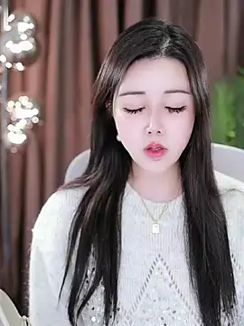 Qiaoqiao  online show from 01.12.25