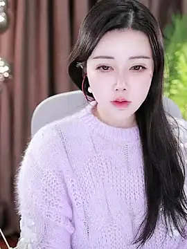 Qiaoqiao  online show from 01.13.25