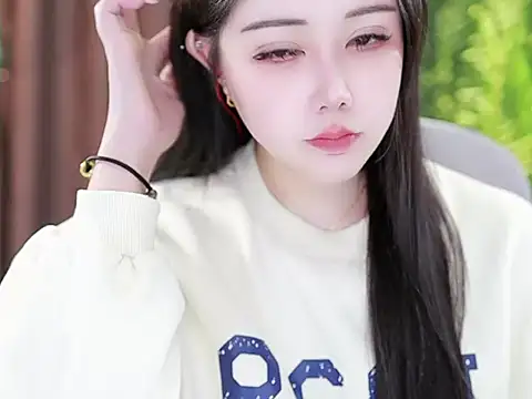 Qiaoqiao  online show from 01.15.25