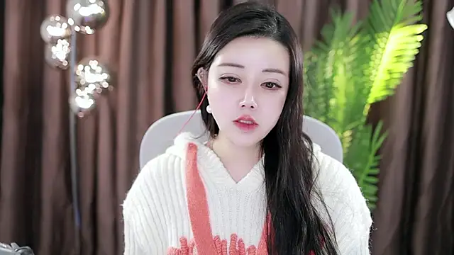 Qiaoqiao  online show from 01.20.25