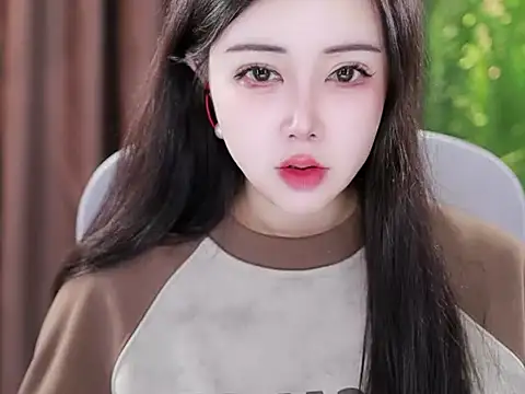 Qiaoqiao  online show from 01.24.25