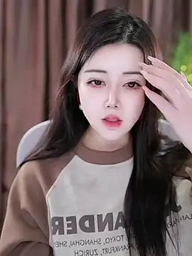 Qiaoqiao  online show from 01.25.25