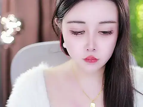 Qiaoqiao  online show from 02.12.25