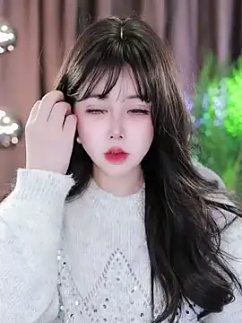 Qiaoqiao  online show from 02.21.25